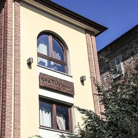 게스트하우스 Spaziobianco 이브레아